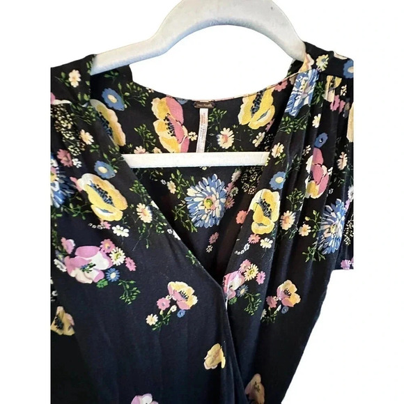Free People Women Black Floral Print Short Sleeve V-Neck Wrap Maxi Dress Size SP - Picture 6 of 10